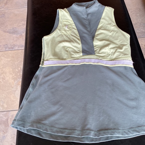Vintage LULULEMON Fitness Top with Built-in-Bra Size Small - Picture 8 of 10